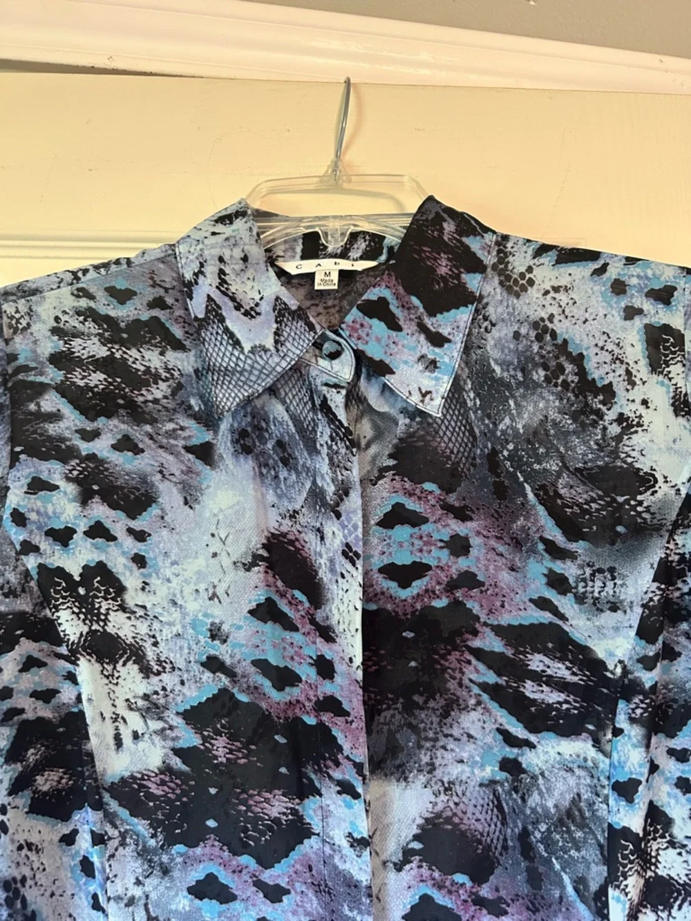 🦉3for$10 Moving🚚Sale Cabi blue black print blouse